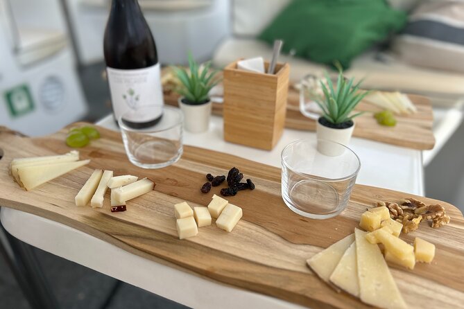 1h Boat Trip + 2h Dockside Local Wine & Food Tasting - Why the two-hour tasting is the main event