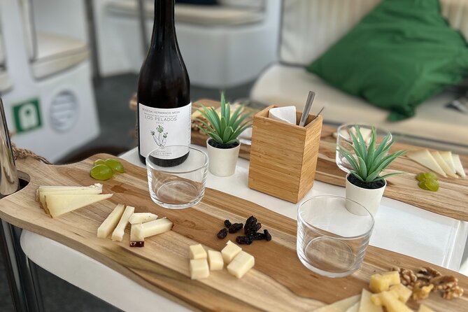 1h Boat Trip + 2h Dockside Local Wine & Food Tasting - What the guides add to the day