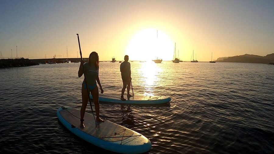 2h Sunset Paddle Board Session in Gran Canaria - Starting on the beach with a short lesson