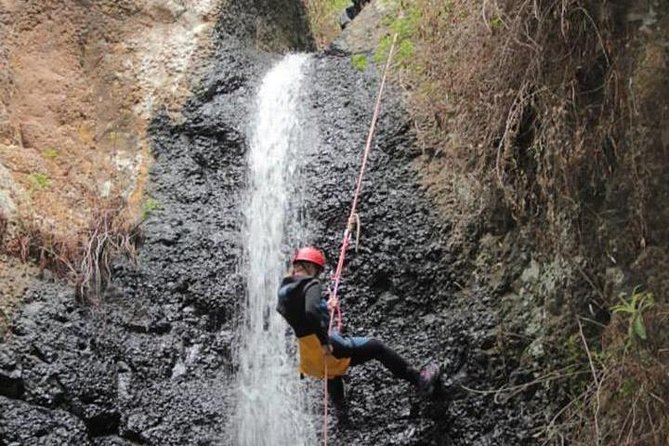 CANYONING aquatic and fun route in Gran Canaria - The guide can shape the whole morning