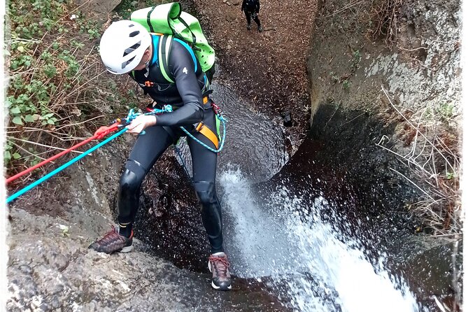 Canyoning in Gran Canaria: The Hidden Waterfalls and Magic Pools - Learning to abseil at the waterfalls