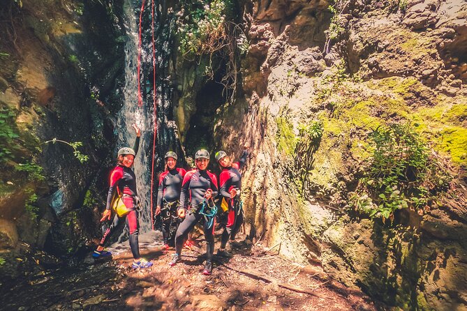 Canyoning with Waterfalls in the Rainforest - Small Groups ツ - How the guide and equipment affect the day