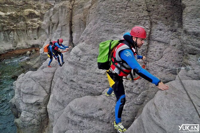 Coastering in Gran Canaria (Aquatic Route in the ocean cliffs) - Following the Mogan cliffs by foot and water