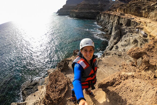 Coastering in Gran Canaria (Aquatic Route in the ocean cliffs) - The equipment you receive
