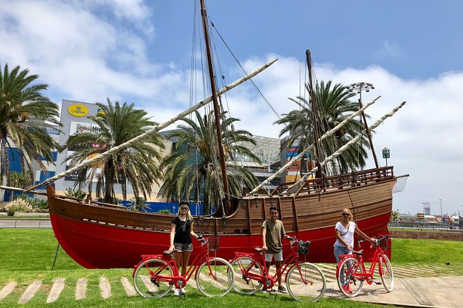Discover Las Palmas City by Bike in 4 hours - Triana shows the city at street level