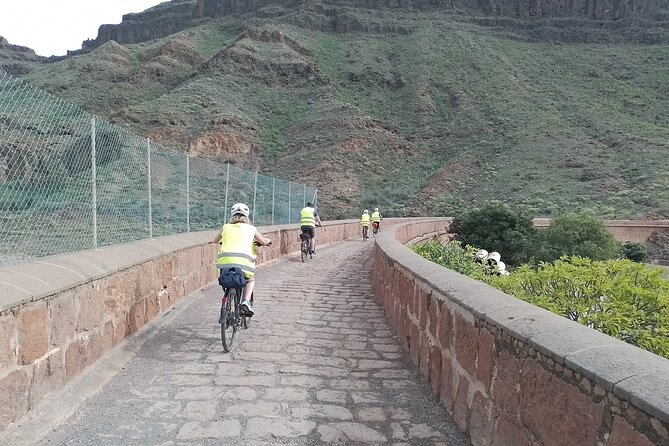 e-Bike Mountain Tour inside a Natural Park+option Tapas in a Cave - Climbing toward Ayagaures Valley
