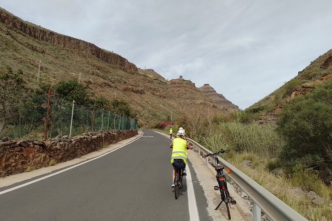 E-Bike Rental 80 km Battery life: Gran Canaria Mountains or Coast - Beaches and breaks along the coast