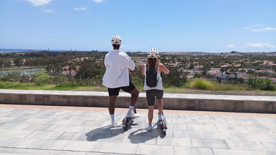 e-Scooter Step Kickstart Guided Tour: Sightseeing Maspalomas - Campo Internacional and more than 500 plant species