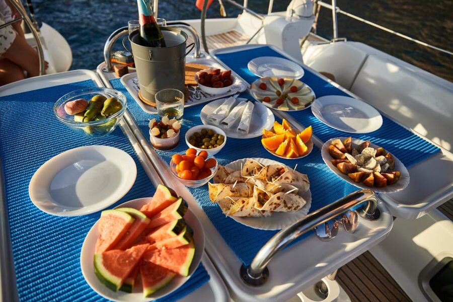 From Puerto de Mogán: Sailboat Trip with Food and Drinks - What the four-hour schedule really means