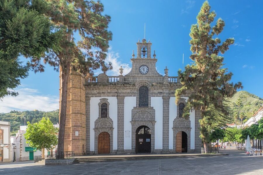 Gran Canaria: 6-Hour Teror and San Mateo Markets Tour - Guide language and the human side of the outing