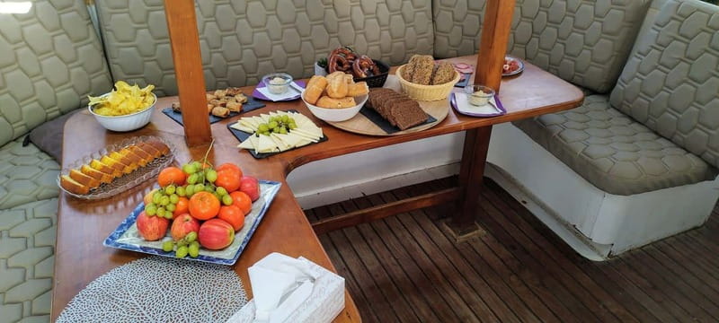 Gran Canaria: Catamaran Tour with Lunch and Drinks - Optional parasailing and jet skiing at check-in
