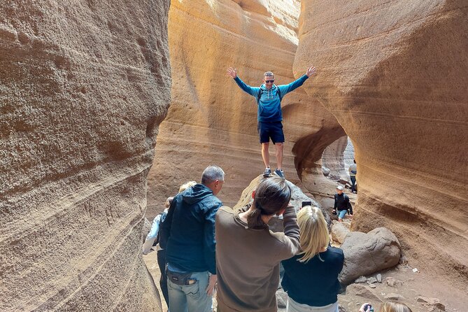 Gran Canaria Cave, Oasis, Red-gorge Adventure & cosy Picnic - Barranco de las Vacas and its sculpted tuff walls