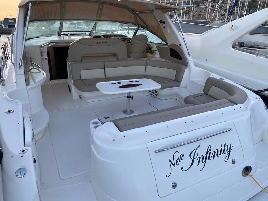 Gran Canaria: Excursion on private yacht with drinks, lunch and snorkeling - The coast toward Mogán