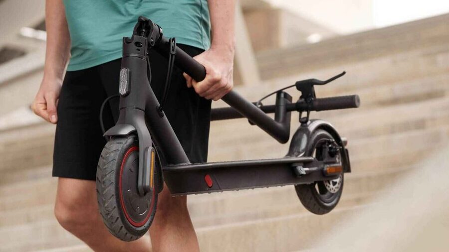 Gran Canaria: Rent Electric Scooter Kick Start - Getting started with Eleonora and Lorenzo