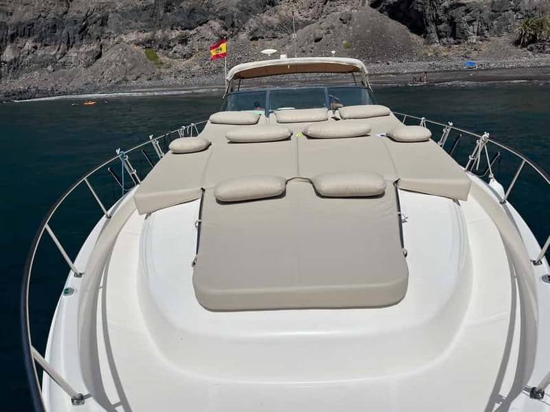 Gran Canaria: Shared yacht excursion with beverages, lunch and snorkeling - Sailing out at 8 or 9 knots