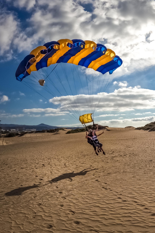 Gran Canaria : Skydiving over Maspalomas Dunes - Returning the gear and receiving your certificate