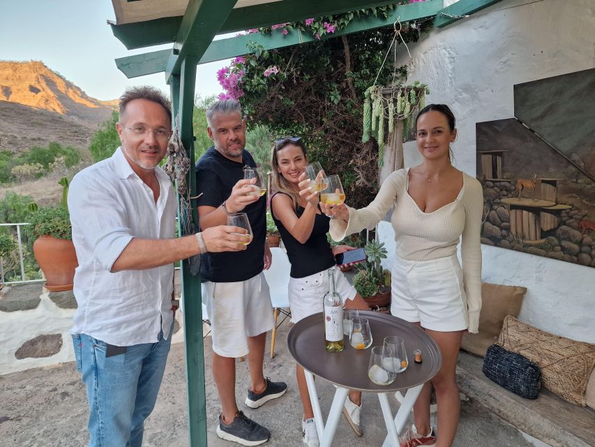 Gran Canaria: Spanish Tapas and Wine Tasting Tour in Mogan - How much food and wine do you get?