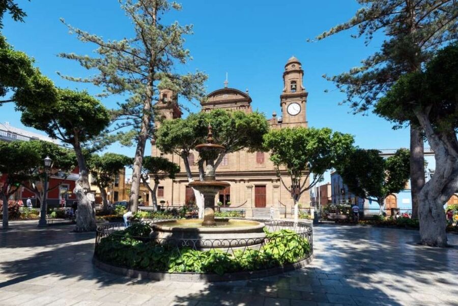 Gran Canaria Tour: Past and Present - What the guide and bus service are like