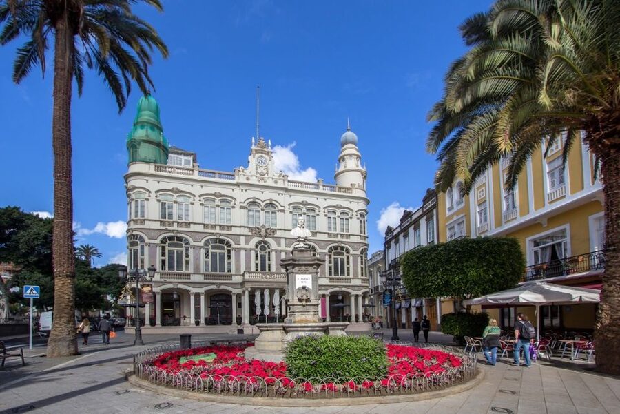 Las Palmas, Botanical Gardens and Bandama Volcano Tour - Las Canteras and the Alfredo Kraus area