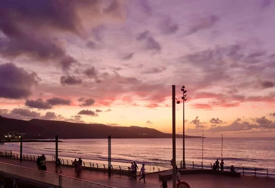 Las Palmas: City, Harbor, and Beach Walking-Hiking Tour - Starting beside Santa Catalina Park