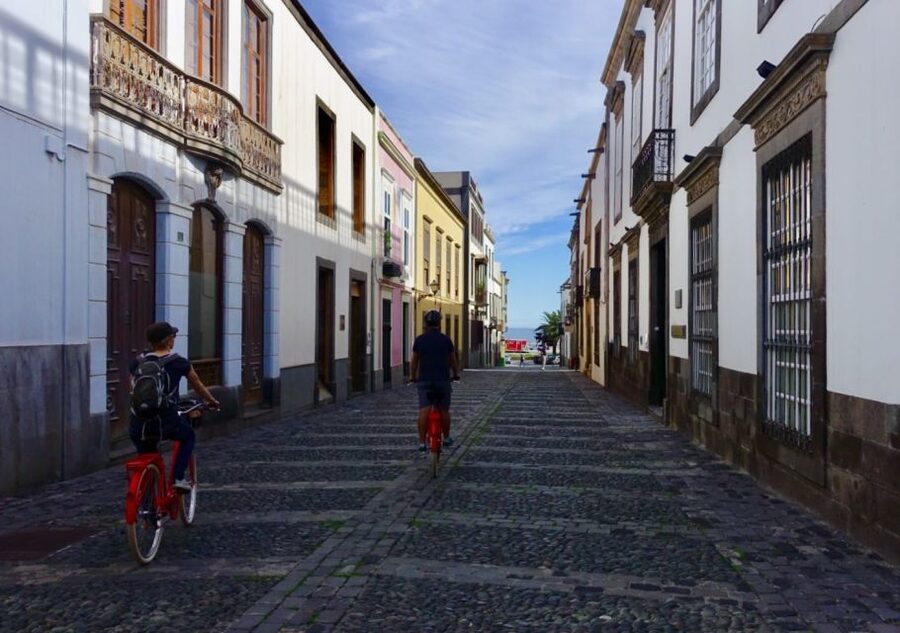 Las Palmas de Gran Canaria: Guided City Tour by Bike - Las Canteras Beach and the City Center