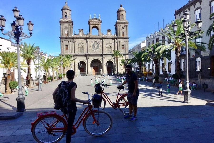 Las Palmas de Gran Canaria: Guided City Tour by Bike - Bikes, Pace, and Physical Effort