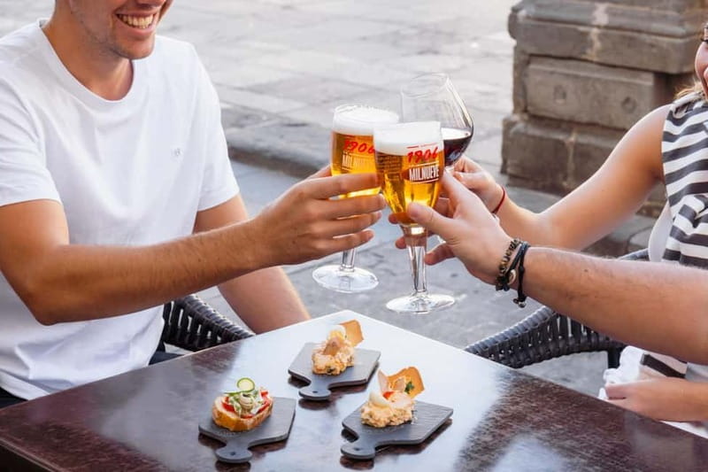 Las Palmas: Gourmet Tapas and Wine Tour in the Old Town - Plaza de Santo Domingo before the final stop