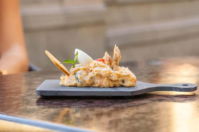 Las Palmas: Gourmet Tapas and Wine Tour in the Old Town - How the self-guided format works in practice