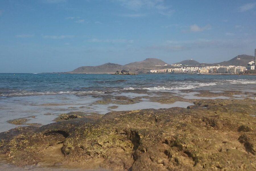Las Palmas: Las Canteras Beach Snorkeling Trip - The walk to Las Canteras and the first minutes in the sea