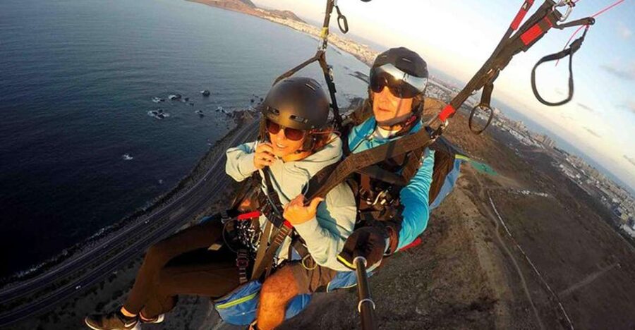 Las Palmas: Paragliding Tandem Flight with Instructor - From Las Palmas streets to a silent Atlantic view