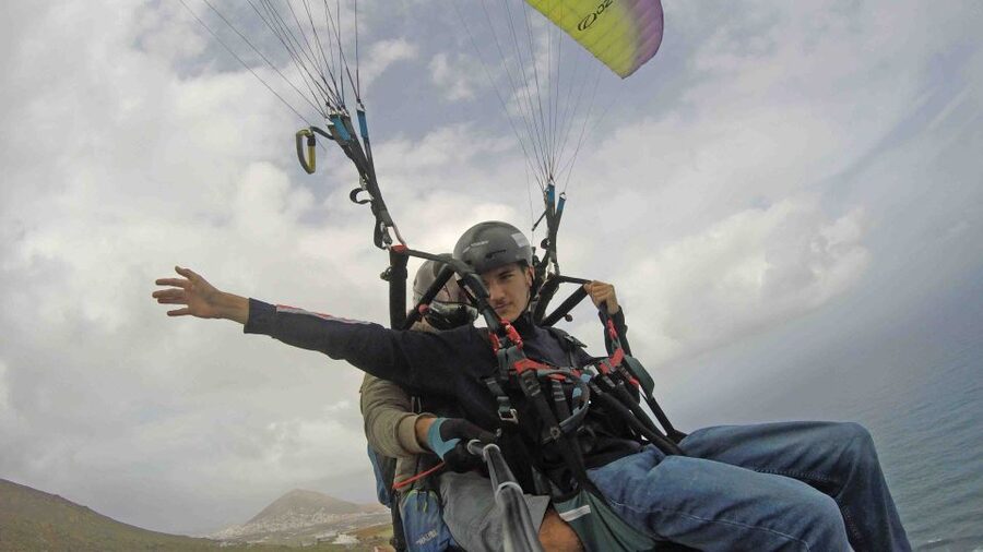 Las Palmas: Paragliding Tandem Flight with Instructor - The view over Las Palmas and Las Canteras
