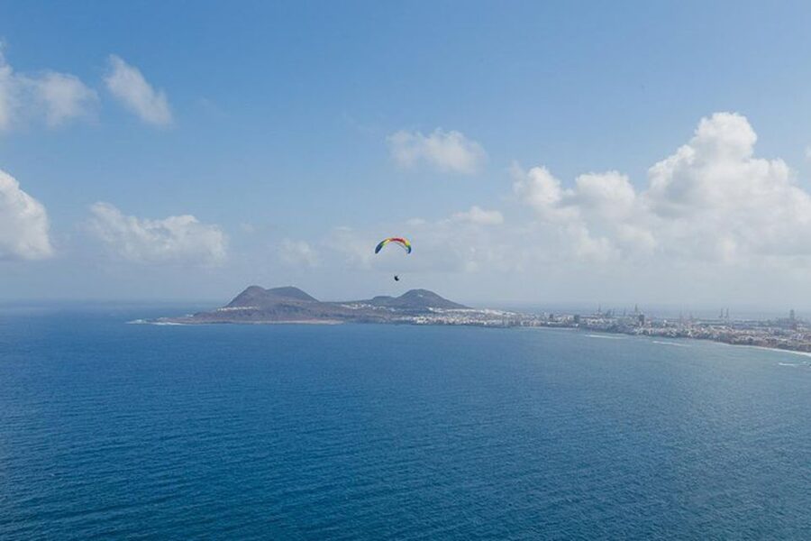 Las Palmas: Paragliding Tandem Flight with Instructor - Landing at the same place