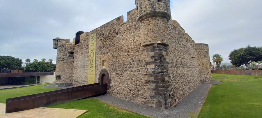 Las Palmas: Private City Highlights & Northern Villages Tour - Plaza de España and the Santa Catalina area