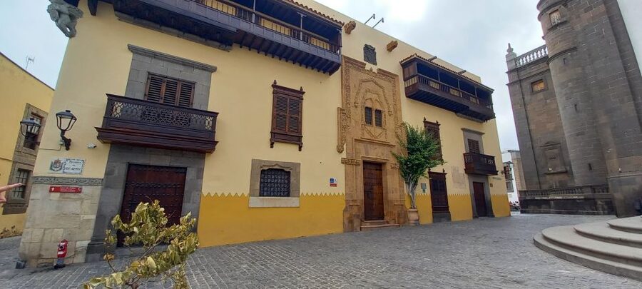 Las Palmas: Private City Highlights & Northern Villages Tour - The road north through farms and mountains