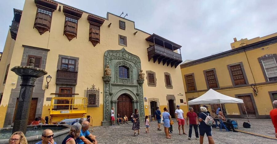 Las Palmas: Private City Highlights & Northern Villages Tour - Las Canteras and the waterfront start
