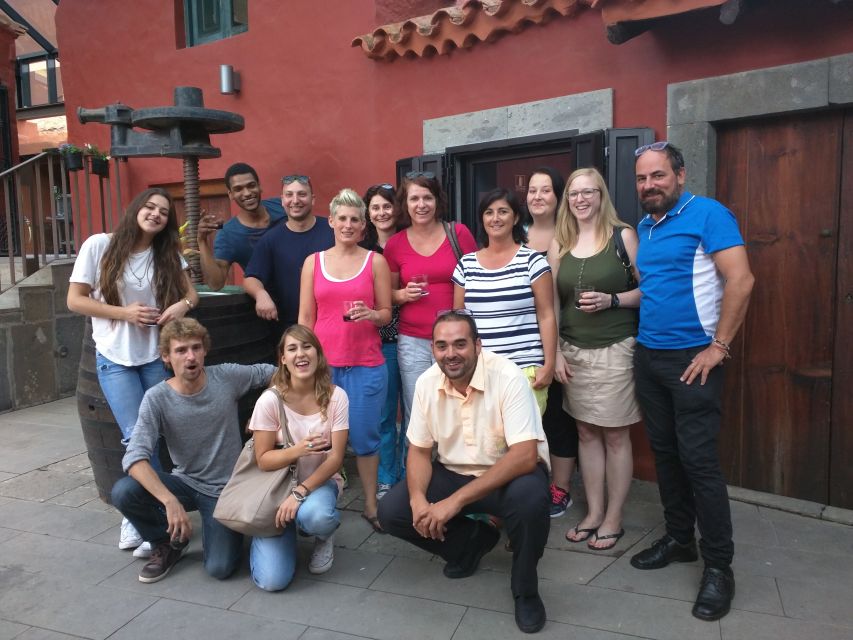Las Palmas: Private Old City Guided Walking Tour with Tapas - Crossing from Triana toward the Old City