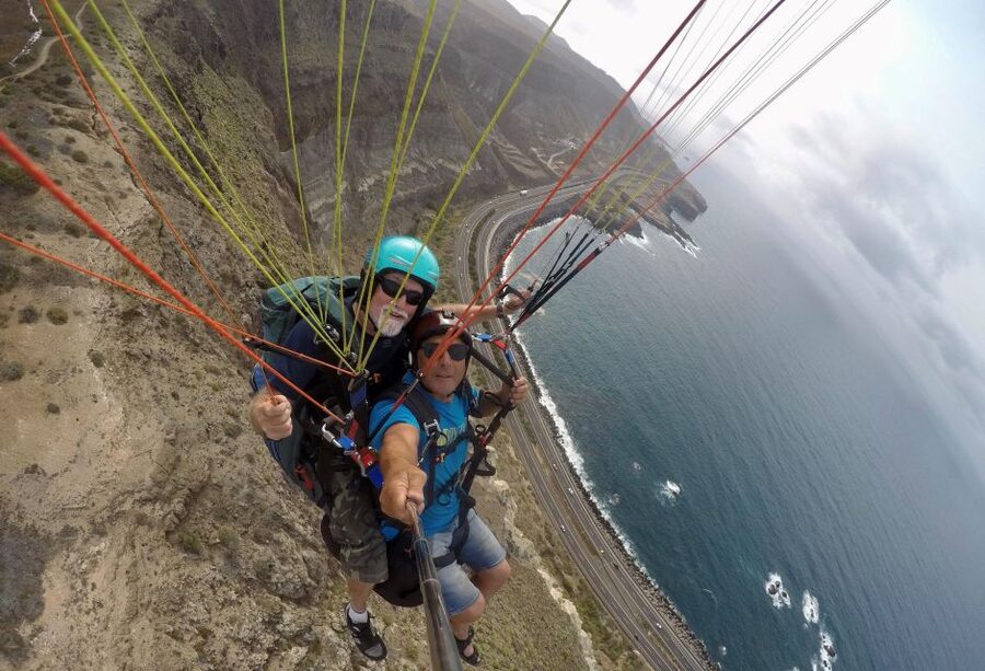 Las Palmas: tandem paragliding flights for everyone - Takeoff: your small but important role