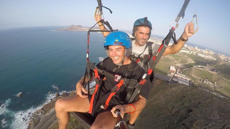 Las Palmas: tandem paragliding flights for everyone - Twenty minutes above the sea and city