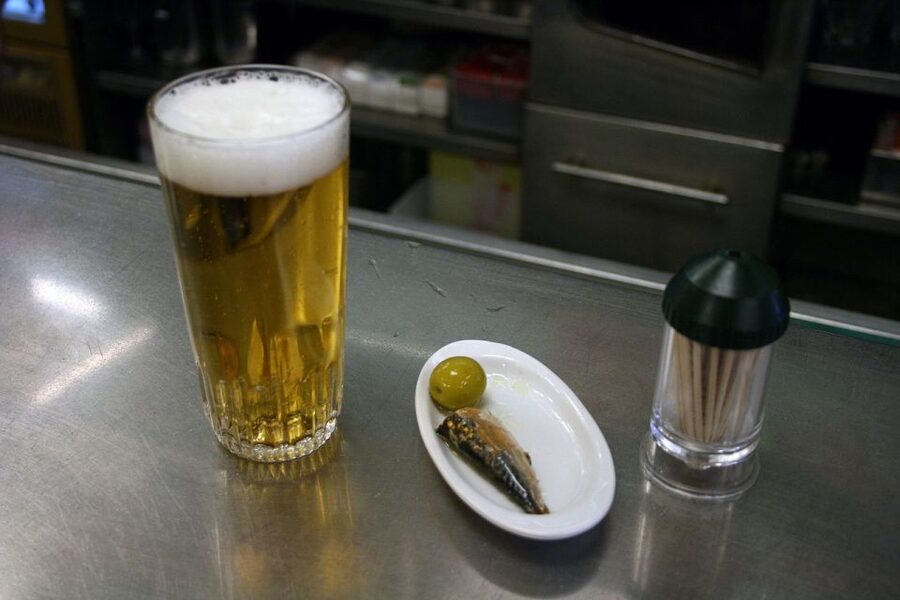 Las Palmas: Tapas and Drinks in the Beauty of the Old City - First tapas stop: simple food in a local bar