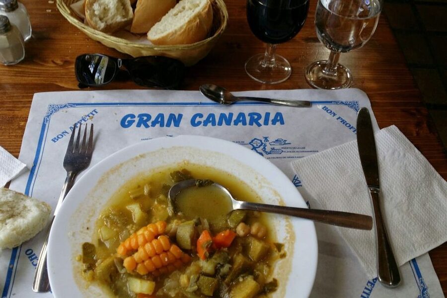 Las Palmas: Tapas and Drinks in the Beauty of the Old City - Second stop: another drink, another side of the evening