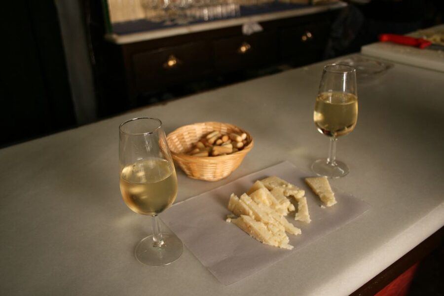 Las Palmas: Tapas and Drinks in the Beauty of the Old City - What Artemis and the other guides add