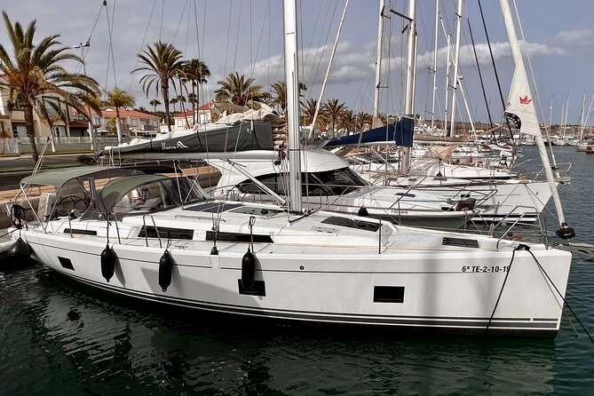 Luxury Charter Blue Dream - Sailing west toward a quieter bay