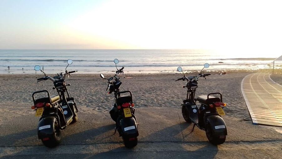 Maspalomas: 2-Seater Chopper E-Scooter Rental - Who can drive and who can ride behind you