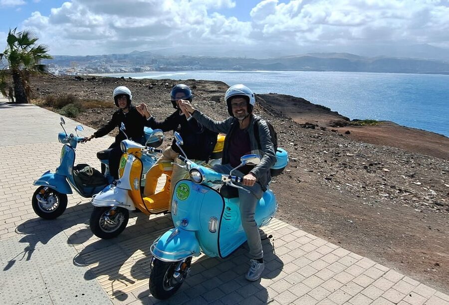 Maspalomas and Las Palmas: electric vintage scooter for rent - Why two batteries make a difference