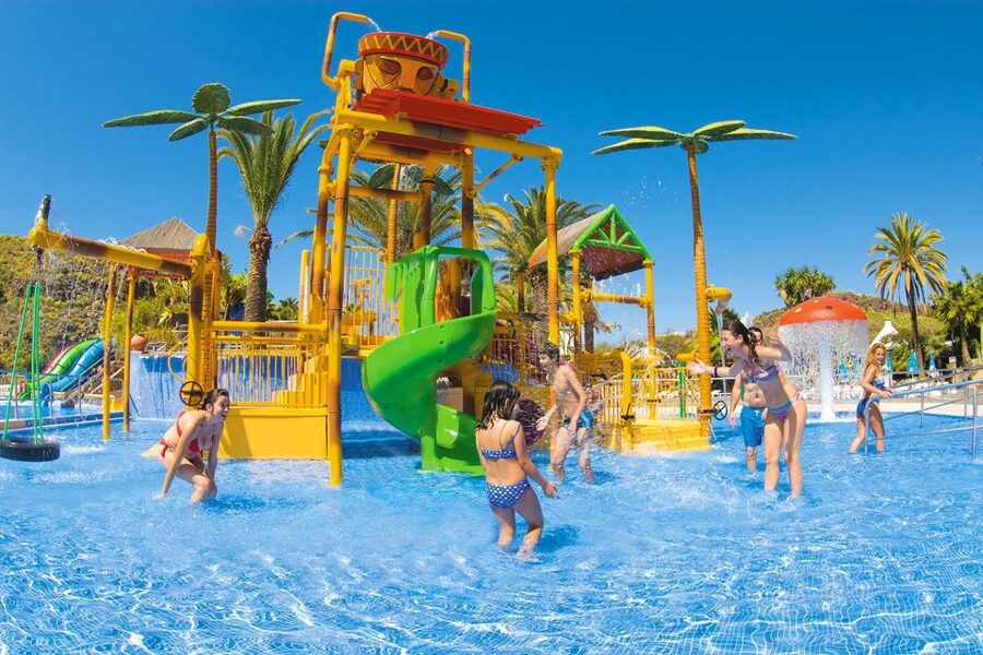 Maspalomas: Aqualand Maspalomas Water Park Entry Ticket - Heat, footwear, and small practical details