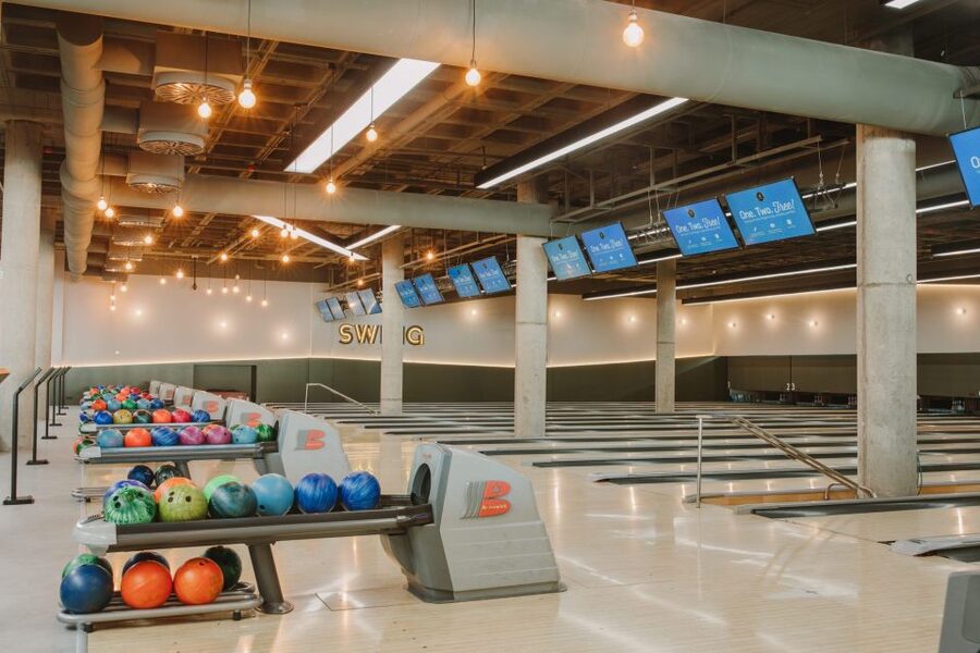 Maspalomas: Bowling Session Entry Ticket at Holiday World - Sixteen lanes give you room to play