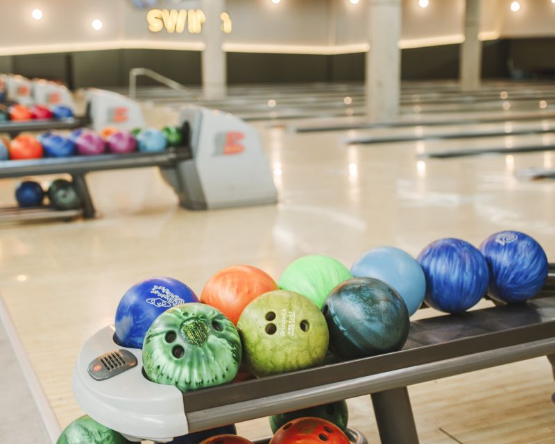 Maspalomas: Bowling Session Entry Ticket at Holiday World - Food and drinks from Mr. Kale