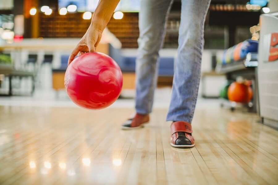Maspalomas: Bowling Session Entry Ticket at Holiday World - Noise, temperature, and the busy periods