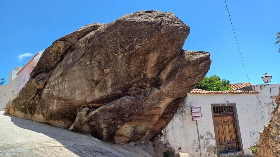 Maspalomas: Hiking to Roque Nublo with 2 authorised guides - The first viewpoint gives you a quick sense of the island