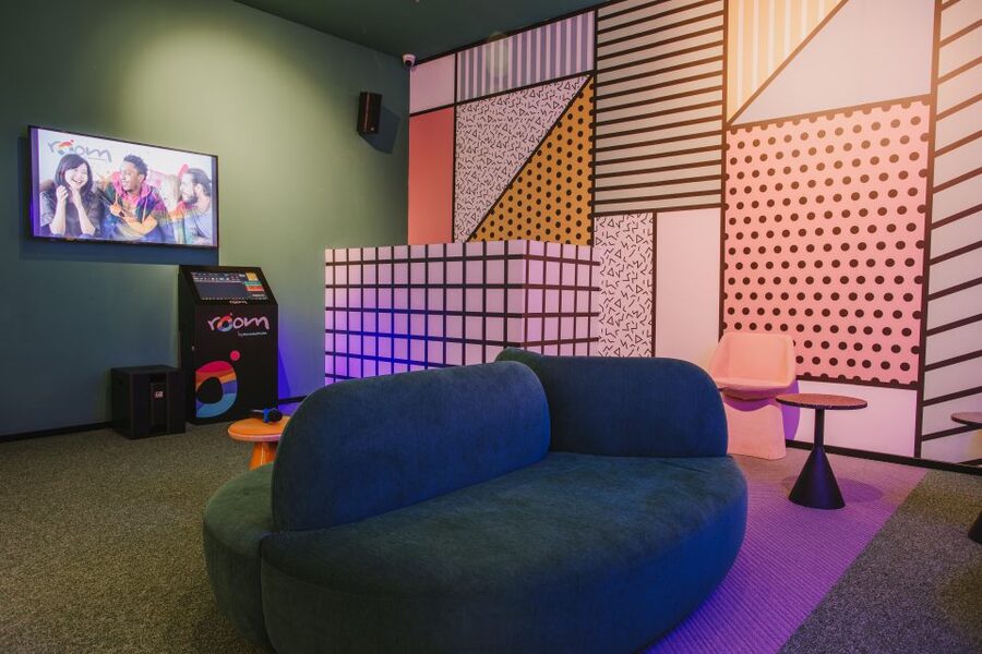 Maspalomas: Holiday World Themed Karaoke Room Rental - More than 30,000 songs, but sound quality can vary